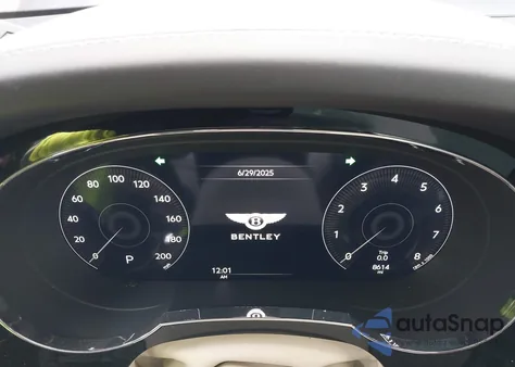 2021 Bentley Bentayga V8 z USA, uszkodzony, nr VIN SJAAM2ZV2MC033879